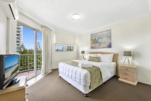 The Ritz Resort Heated Pool - Surfers Paradise Gold Coast 12