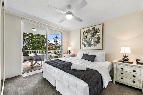 The Ritz Resort Heated Pool - Surfers Paradise Gold Coast 17