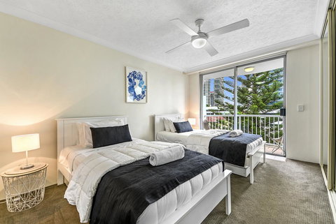 The Ritz Resort Heated Pool - Surfers Paradise Gold Coast 15
