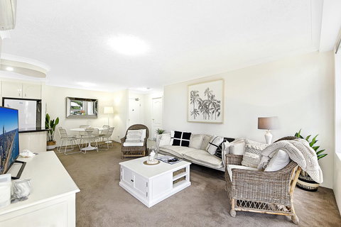 The Ritz Resort Heated Pool - Surfers Paradise Gold Coast 21