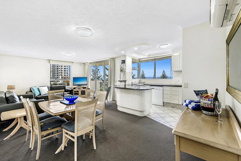 The Ritz Resort Heated Pool - Surfers Paradise Gold Coast 14
