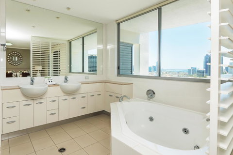 Trilogy Surfers Paradise - Surfers Paradise Gold Coast 25
