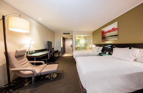 Hilton Cairns - Surfers Paradise Gold Coast 11