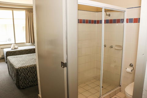 Salisbury Hotel Motel - Surfers Paradise Gold Coast 13