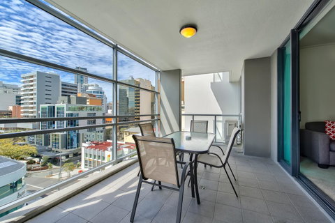Flynn Brisbane - Surfers Paradise Gold Coast 12