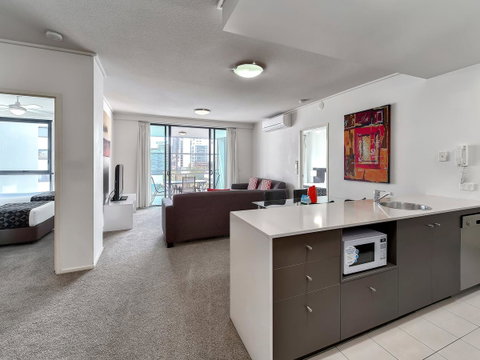 Flynn Brisbane - Surfers Paradise Gold Coast 0