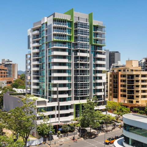 Flynn Brisbane - Surfers Paradise Gold Coast 5