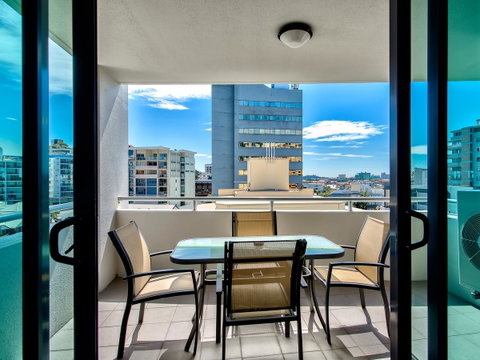 Flynn Brisbane - Surfers Paradise Gold Coast 30