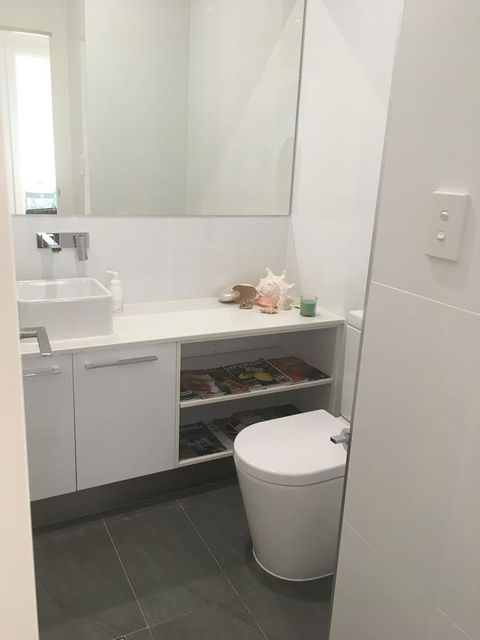 Modern Beach Villa - Surfers Paradise Gold Coast 8