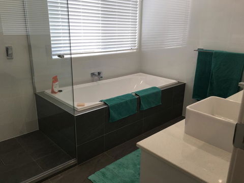 Modern Beach Villa - Surfers Paradise Gold Coast 7