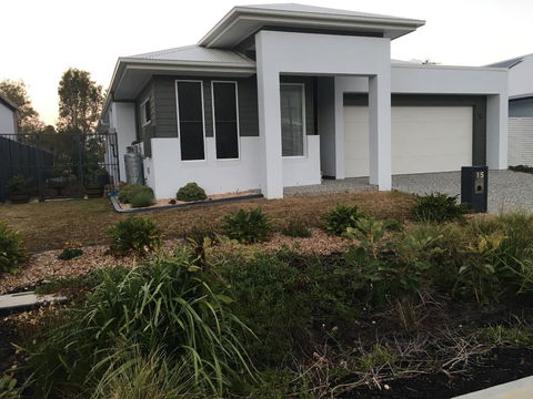 Modern Beach Villa - Surfers Paradise Gold Coast 2