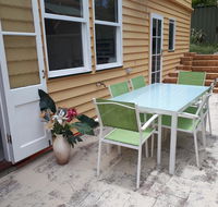 Retro Beach Flat - Surfers Paradise Gold Coast