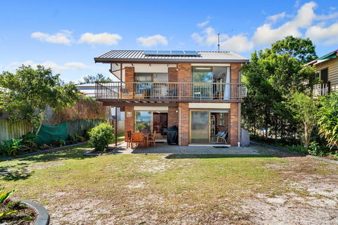 Bribie Beach House - Surfers Paradise Gold Coast 4