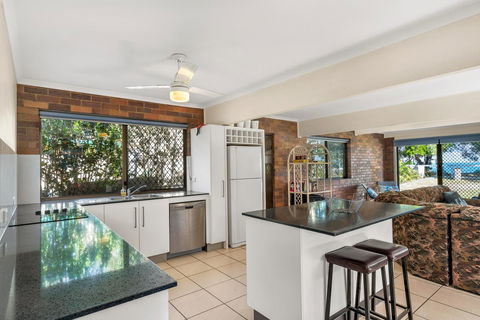 Bribie Beach House - Surfers Paradise Gold Coast 8