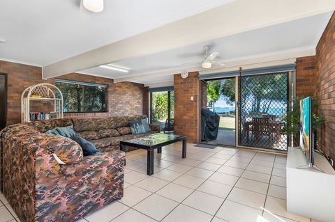 Bribie Beach House - Surfers Paradise Gold Coast 7