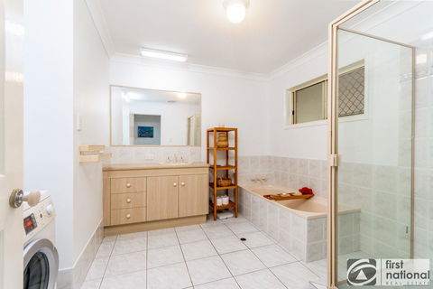 Immaculate Spacious Second Floor Unit Overlooking Pristine Parklands - Surfers Paradise Gold Coast 1