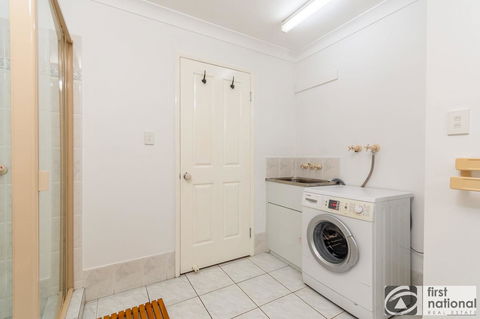 Immaculate Spacious Second Floor Unit Overlooking Pristine Parklands - Surfers Paradise Gold Coast 5