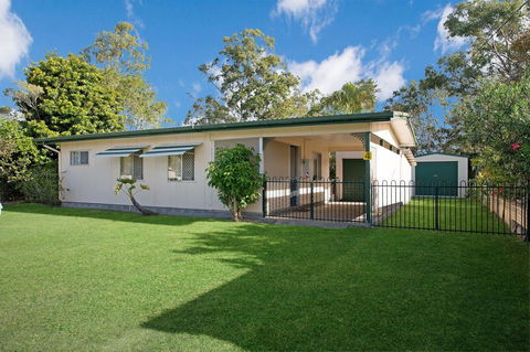 Lowset, Pet Friendly Cottage - Sunset Ave, Bongaree - Surfers Paradise Gold Coast 0