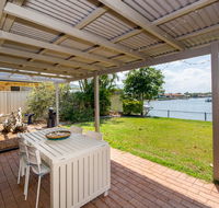 Lowset home on the canal - Dolphin Dr Bongaree - Surfers Paradise Gold Coast