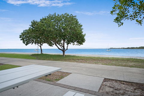 Waterviews,Pool, Wifi Its All Here !- Welsby Pde, Bongaree - Surfers Paradise Gold Coast 20