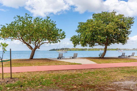Charm And Comfort In This Ground Floor Unit With Water Views! Welsby Pde, Bongaree - Surfers Paradise Gold Coast 15