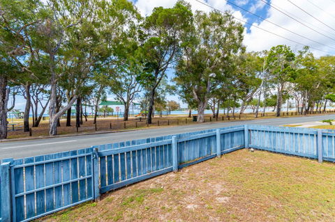 Charm And Comfort In This Ground Floor Unit With Water Views! Welsby Pde, Bongaree - Surfers Paradise Gold Coast 12