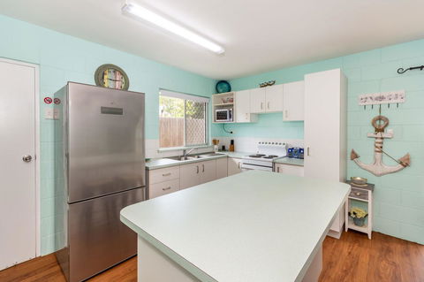 Charm And Comfort In This Ground Floor Unit With Water Views! Welsby Pde, Bongaree - Surfers Paradise Gold Coast 10