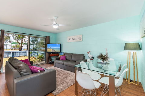 Charm And Comfort In This Ground Floor Unit With Water Views! Welsby Pde, Bongaree - Surfers Paradise Gold Coast 14