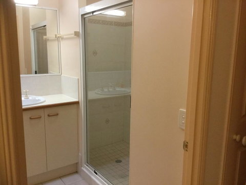Private Canal Duplex With Pontoon - Oleander Drive, Bongaree - Surfers Paradise Gold Coast 5