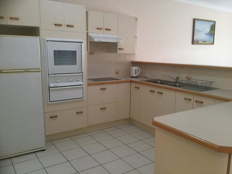 Private Canal Duplex With Pontoon - Oleander Drive, Bongaree - Surfers Paradise Gold Coast 6