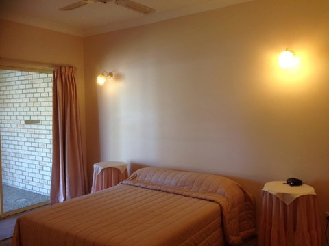 Private Canal Duplex With Pontoon - Oleander Drive, Bongaree - Surfers Paradise Gold Coast 11