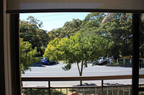 Close To Surf Beach, Surf Club, Hotel And Shops - Boyd St, Woorim - Surfers Paradise Gold Coast 1