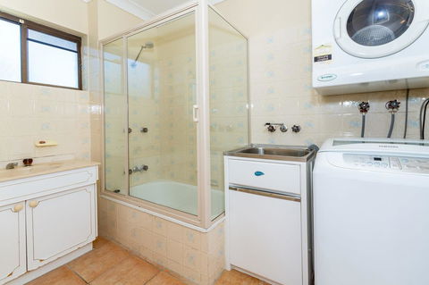 Fantastic Views From This Top Floor Unit! - Surfers Paradise Gold Coast 3