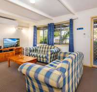 Pet Friendly Cottage in the Heart of Bribie - Wirraway St Bongaree - Surfers Paradise Gold Coast