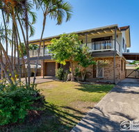 Family Holiday Haven on Boronia 100m to Beach - Surfers Paradise Gold Coast
