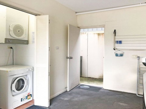 'Dutchies Vista' 1/45 Christmas Bush Ave - Ground Floor Duplex With Stunning Water Views - Surfers Paradise Gold Coast 2