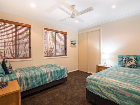 'Dutchies Vista' 1/45 Christmas Bush Ave - Ground Floor Duplex With Stunning Water Views - Surfers Paradise Gold Coast 1