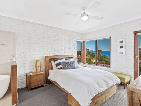 'Nunkeri', 5 Kerrie Close - Stunning House With Fabulous Views, Linen, WIFI & Air Conditioning - Surfers Paradise Gold Coast 1