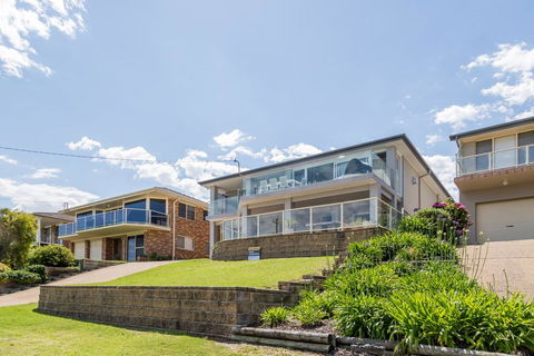 'Salt & Light' Mollymook - Surfers Paradise Gold Coast 1