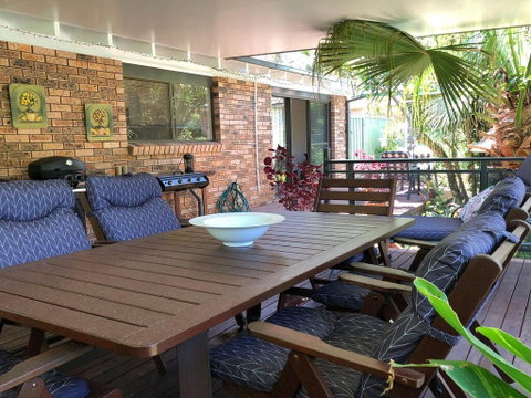 'Sandy Palms' 28 Moorooba Cr - Beautiful Home With Wifi, Air-con And Boat Parking - Surfers Paradise Gold Coast 2