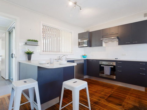 'Shoalz', 28 Rigney Street - Renovated Pet Friendly Cottage & Boat Parking - Surfers Paradise Gold Coast 3