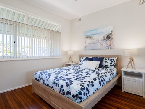 'Shoalz', 28 Rigney Street - Renovated Pet Friendly Cottage & Boat Parking - Surfers Paradise Gold Coast 1
