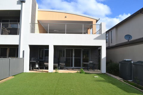 'The Anchorage By The Lake' - Surfers Paradise Gold Coast 1
