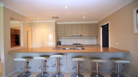 'The Anchorage By The Lake' - Surfers Paradise Gold Coast 2