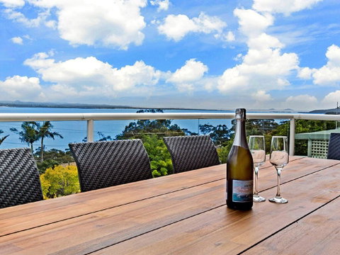 'The Bay', 25 Wallawa Rd - Huge Home With Aircon, Spectacular Views & Chromecast - Surfers Paradise Gold Coast 1