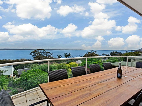'The Bay', 25 Wallawa Rd - Huge Home With Aircon, Spectacular Views & Chromecast - Surfers Paradise Gold Coast 0