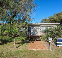 'The Croft' 11 Boulder Bay Rd - Cosy Beach House with Aircon  only 270m to the Beach - Surfers Paradise Gold Coast