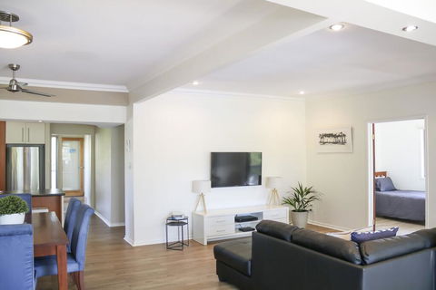 'Top Tier' Dog Friendly Holiday Home - Surfers Paradise Gold Coast 3