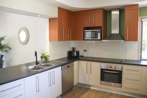 'Top Tier' Dog Friendly Holiday Home - Surfers Paradise Gold Coast 1