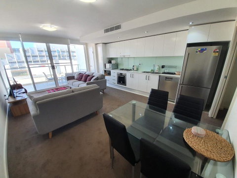 (just Listed) Bolton St 1br 350m Walk To Newcastle Beach +++ Wifi End Eand - Surfers Paradise Gold Coast 0